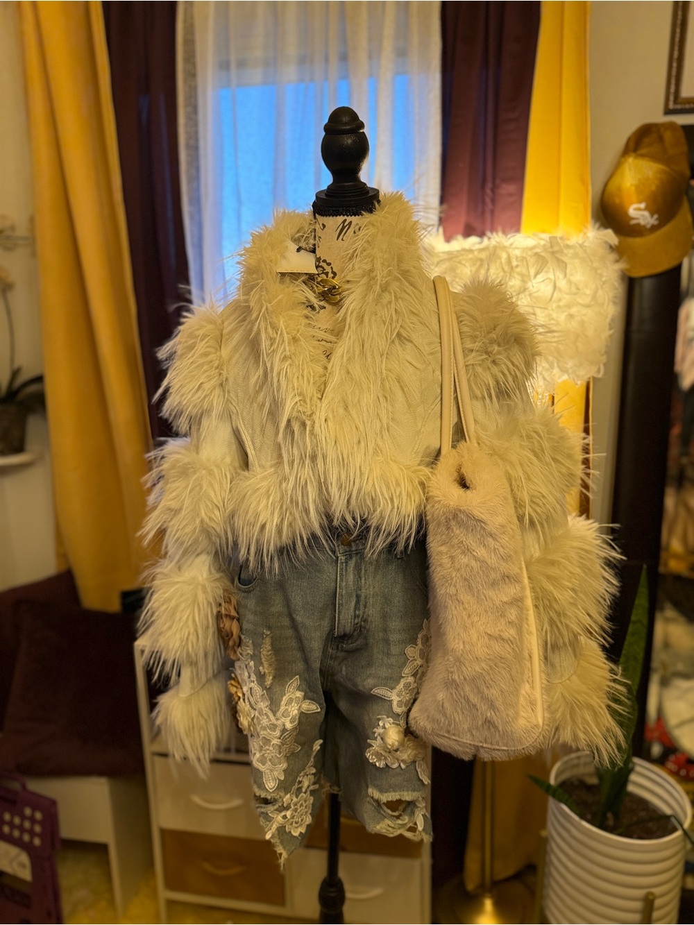 AKIRA Cream Beige Faux Fur Teddy Crop Jacket